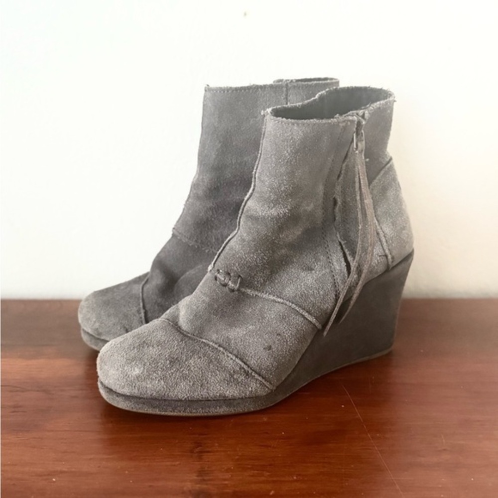 Toms Women's Desert Wedge High Ankle-Gray Suede Boot / bootie sz 6.5